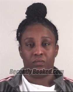 Recent Mugshot Image for DOMINIECE HUTTON in Tarrant County, Texas
