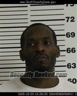 Recent Mugshot Image for ARRATON CHAPPLE DENTON in Scott County, Iowa