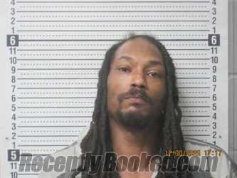 Recent Mugshot Image for Eric Dewayne Hooks in Montgomery County, Kansas