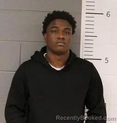 Recent Mugshot Image for VALESEO SUNTAVIUS VALDEZ-LARK in St Clair County, Alabama