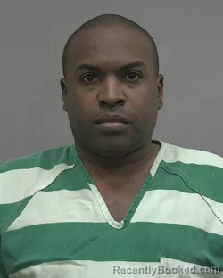 Mugshot of XAVIER TREMAINE ROBINSON