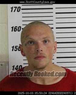 Mugshot of ISAIAH ROBERT DAVISSON