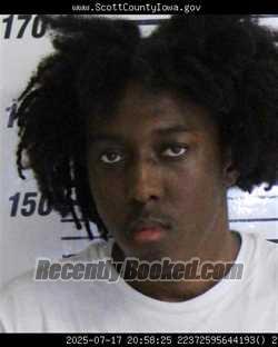 Mugshot of EMAREON JAMAAL WARREN