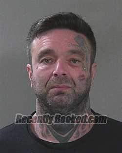 Mugshot of DARREN WADE MORTIMORE