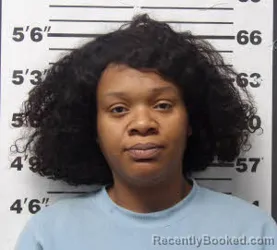 Mugshot of ISHEIONA TRINIECE GEORGE