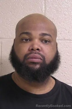 Mugshot of TRAVION PEARSON