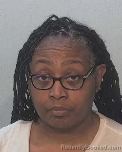 Mugshot of Shante Monique Smith