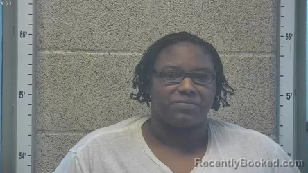 Mugshot of DESARAY L BOYD