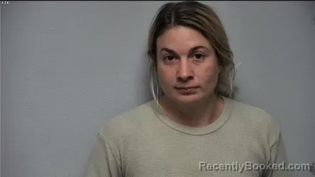 Mugshot of DANIELLE NICOLE DAVENPORT
