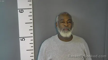 Mugshot of DERALD D MASON