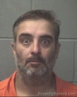 Mugshot of VICTOR EDUARDO RIVEROS