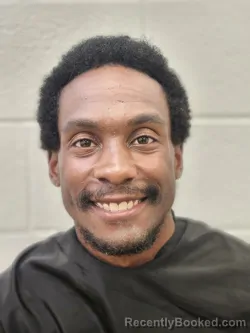 Mugshot of TREVON RASHOD DAVENPORT