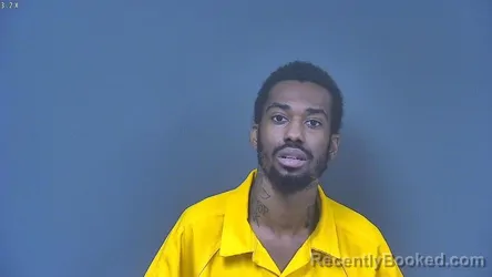 Mugshot of E'TAYVION TARALLE SMITH