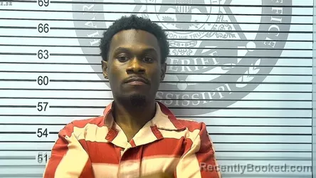 Mugshot of LATARIUS DERONTE SMITH