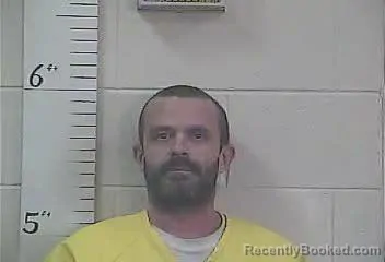 Mugshot of DERIK 135916 GRAVES