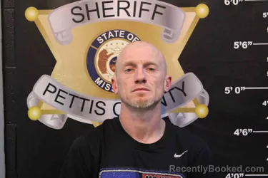 Mugshot of JUSTIN SCHOEN