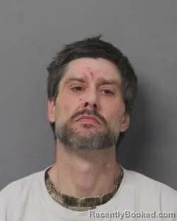 Mugshot of ROBERT ELLSWORTH MARTI WRIGHT