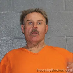 Mugshot of DUSTIN ALLEN LEEDS