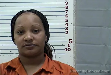 Mugshot of LATOYA SMITH