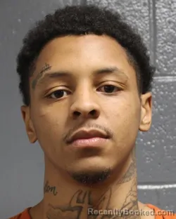 Mugshot of DEAQUAN VALENTAE ROOF