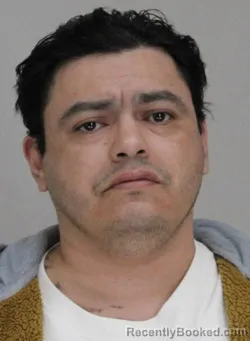 Mugshot of GILBERTO PUENTE