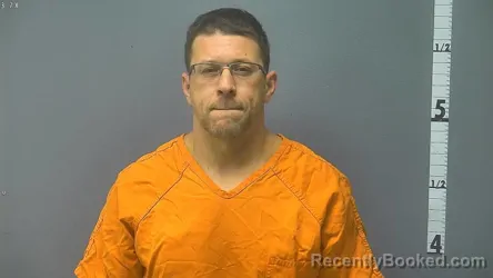Mugshot of DEREK ALAN ROBERTSON
