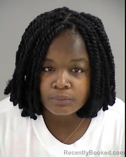 Mugshot of SHAKEVIA ROCHELLE SINEUS