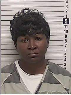 Mugshot of LAWANJA DENISE LARRY