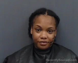 Mugshot of KINZY LERAVIA SMITH