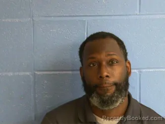 Mugshot of TRASHAUN DARIES DAVIS