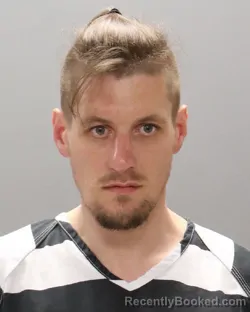 Mugshot of DEREK LOGAN MARSH