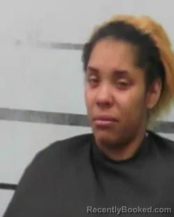 Mugshot of REYAUNNA SHWREE COURTNEY