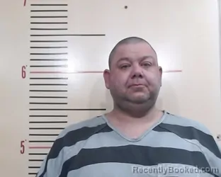 Mugshot of Dustin Ray Holmes