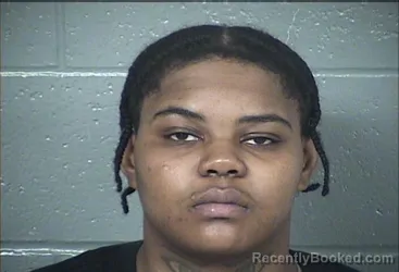 Mugshot of KREYONNA LASHANTE ROBERTSON