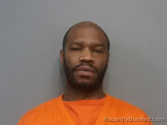 Mugshot of DONTA TRIPLETT