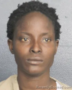Mugshot of DALENCIA WAYNETRA SMITH