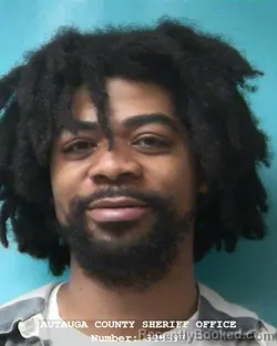 Mugshot of RASHAWN DE'AUNDRA REEVES