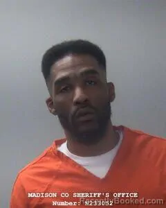 Mugshot of DARIUS M BENFORD