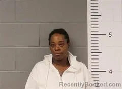 Mugshot of LEEANDREA DOSS