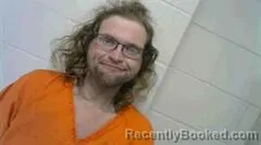 Mugshot of TYLER R AVANT