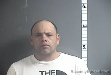 Mugshot of ROBERTO A QUILES