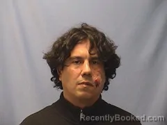 Mugshot of LENNY HERNANDEZ