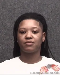 Mugshot of SHAKIA E`JEWERYL GREEN
